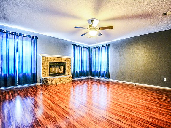 3rd image of 510 Bond St