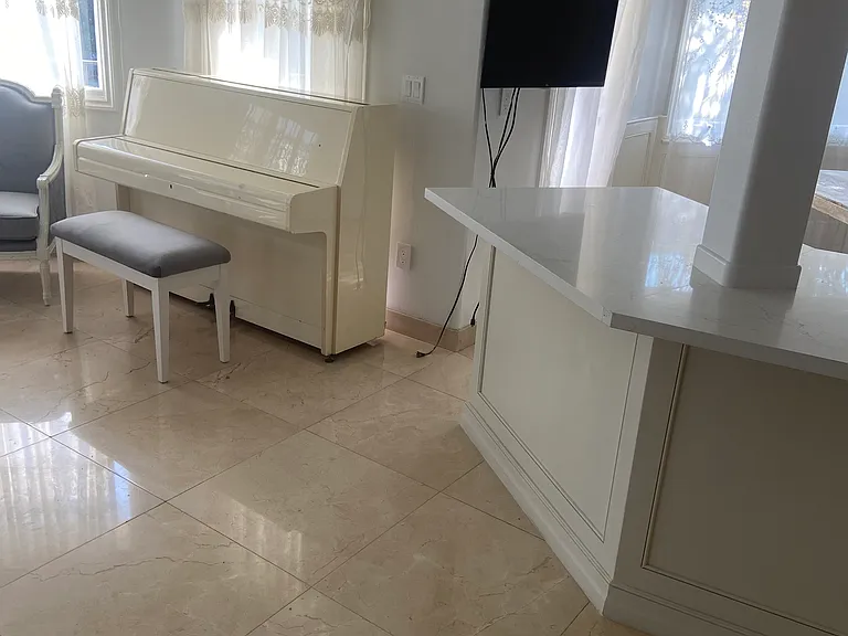 435 Arnaz Dr #201 — Photo 3