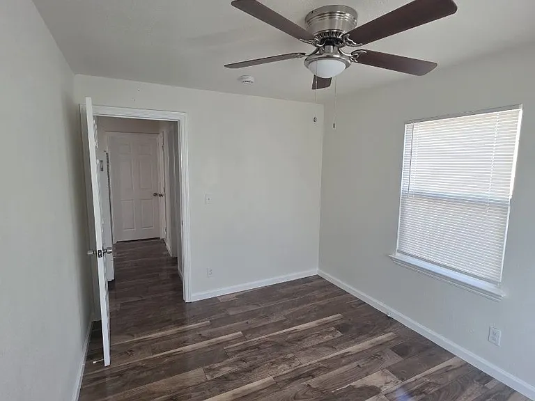 1837 Pullman St — Photo 15