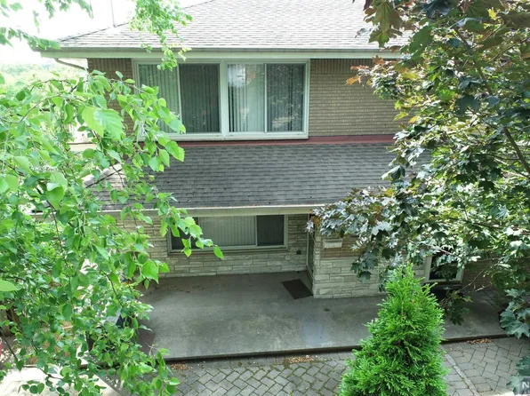 449 Oak St, Ridgefield, NJ 07657