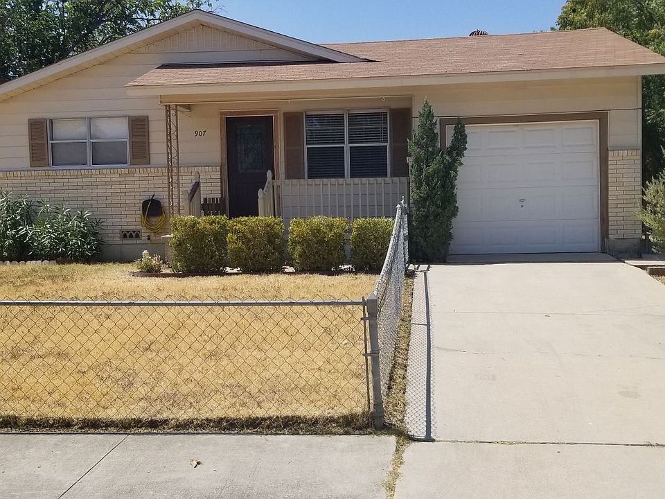 1st image of 907 San Antonio St