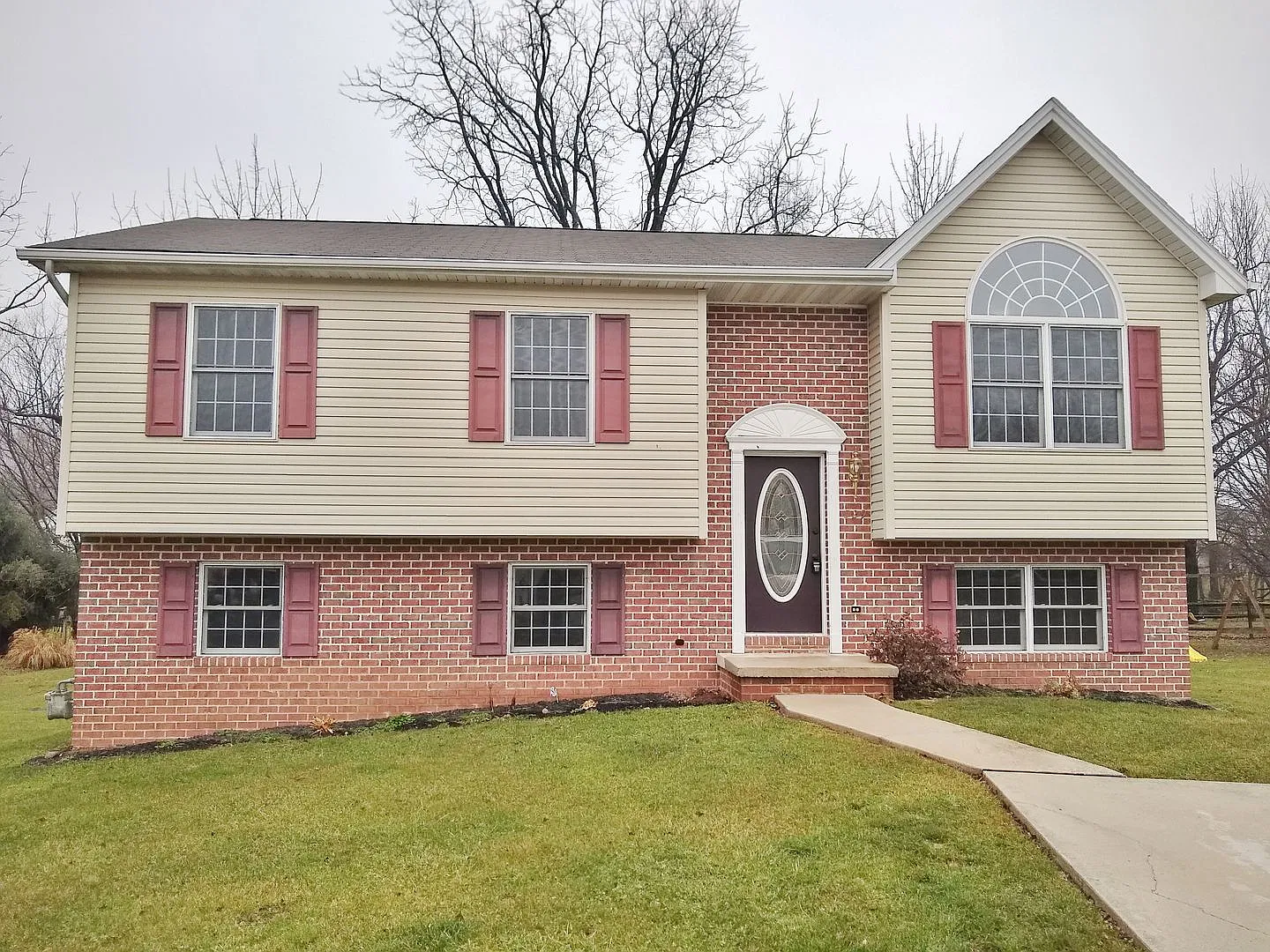 3 Bed / 2 Bath Single Family Home — Photo 1