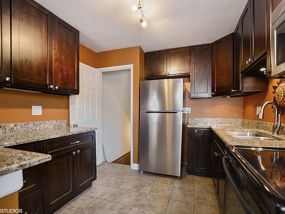 4th image of 6230 N Cicero Ave #B
