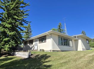 102 1st Ave NE, Kenmare, ND 58746