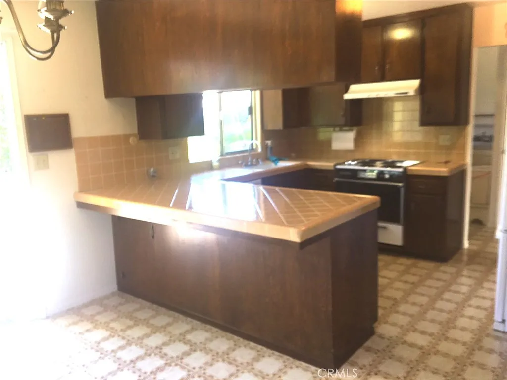 4 bed, 1700 sqft, $4,500 — Photo 3