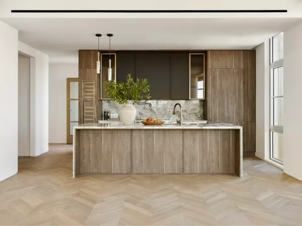 350 East 18th Street image 1 of 15