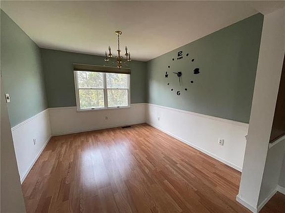 4th image of 173 E Beil Ave