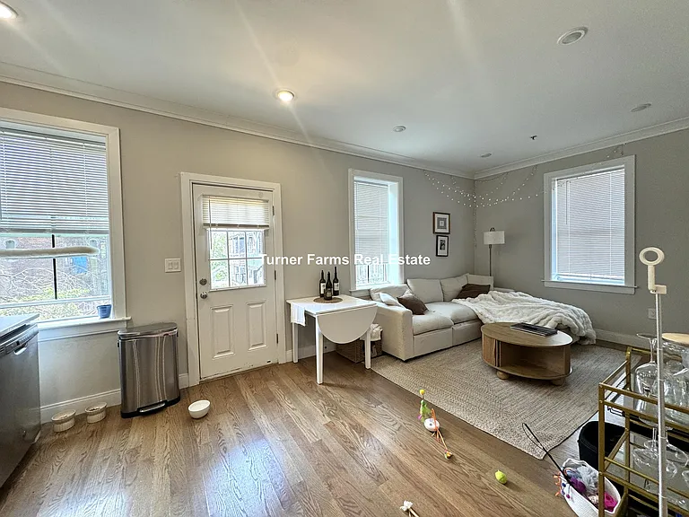 191 Porter St — Photo 3