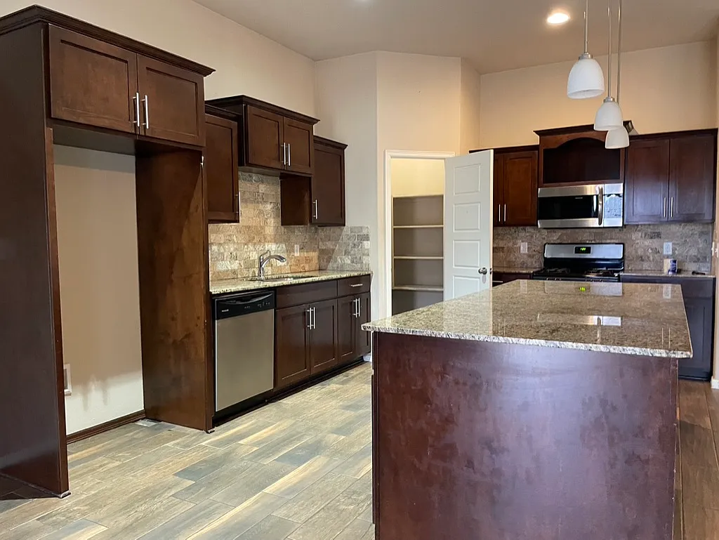 13222 S 21st Pl - Corner Lot! 4BR in Providence Hills, Bixby, Community Pool — Photo 4