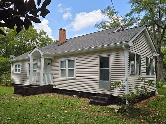 Front of home. New roof.