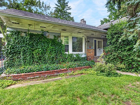 2nd image of 18 Pinewood Road
