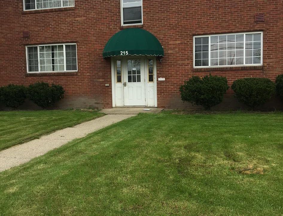 1st image of 215 Marion Rd