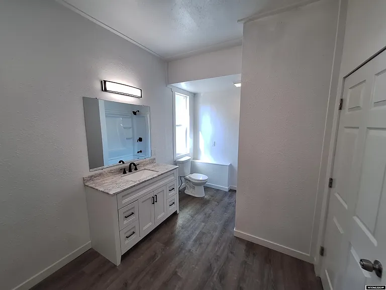 1137 Main St — Photo 18