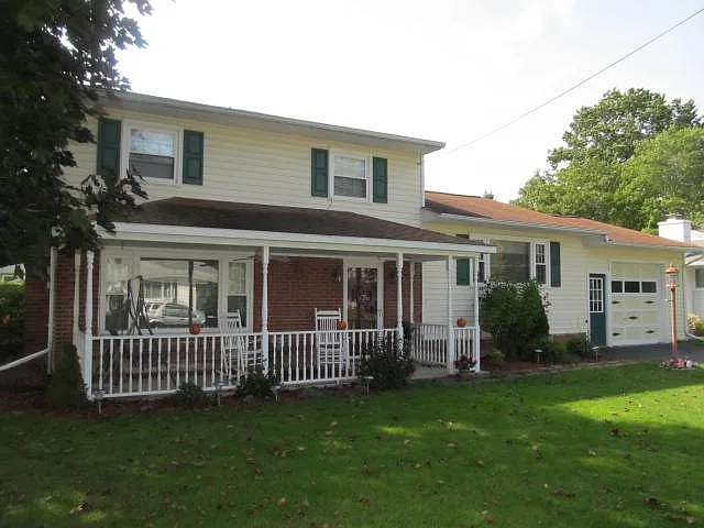 27 Crestview Dr E photo 1