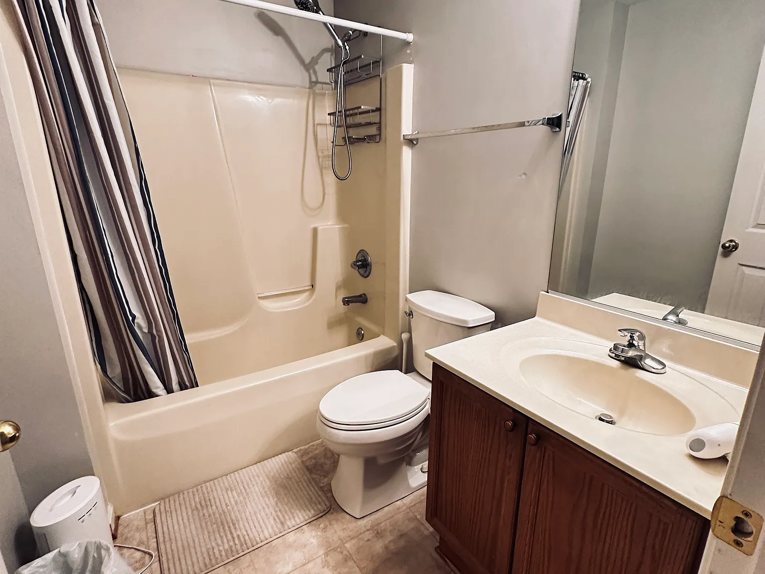 1 bed, 1000 sqft, $1,300 — Photo 4