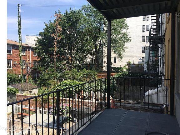5th image of 179 Sackett St APT 1