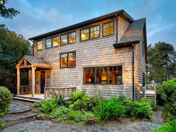 82 Portland Ave, Manzanita, OR 97130