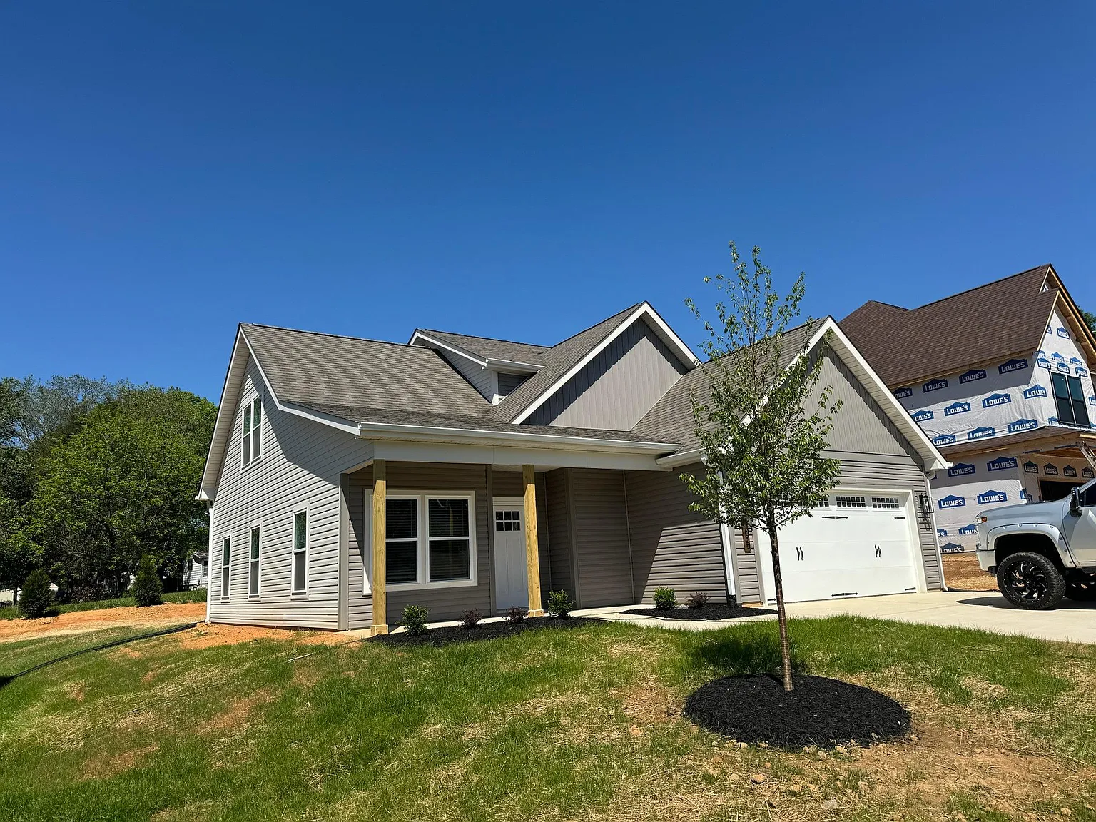 4 bed, 2.5 bath, 1957 sqft, $2,050 — Photo 2