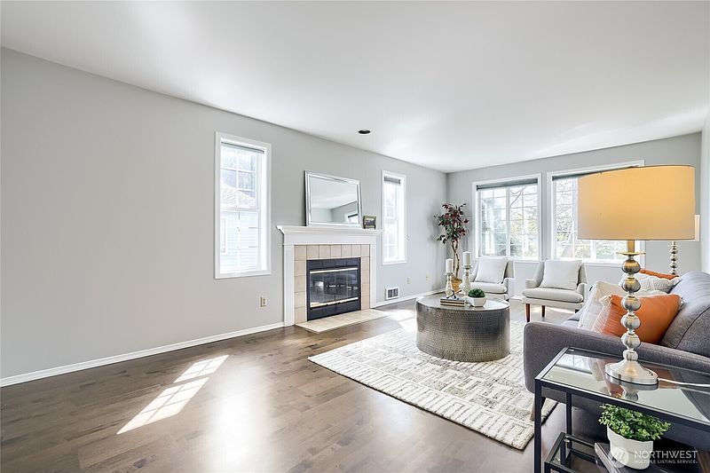 4th image of 806 NW 52nd Street