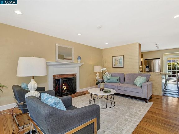 4th image of 33 Santa Lucia Ct