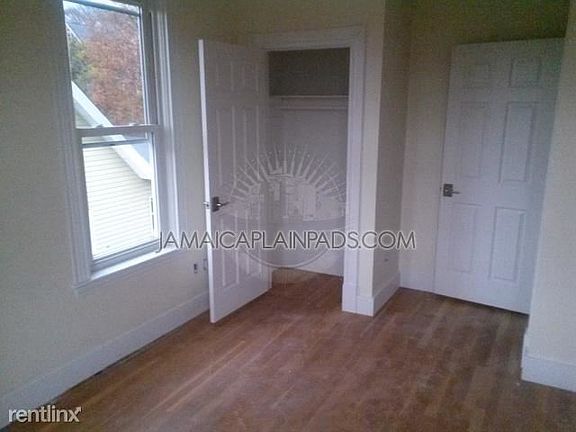 106 Hyde Park Bed 1