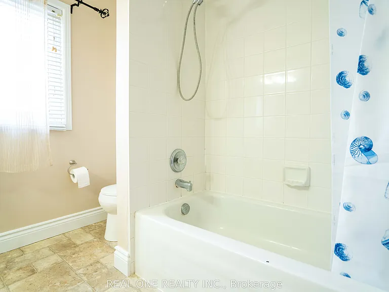 407 Downsview Pl — Photo 14