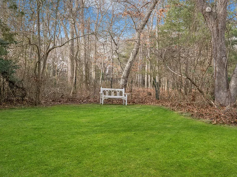 31 Wainscott Stone Rd — Photo 25