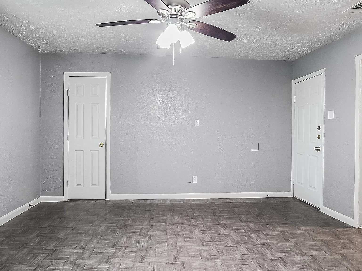 2215 Riverview Drive - D — Photo 3