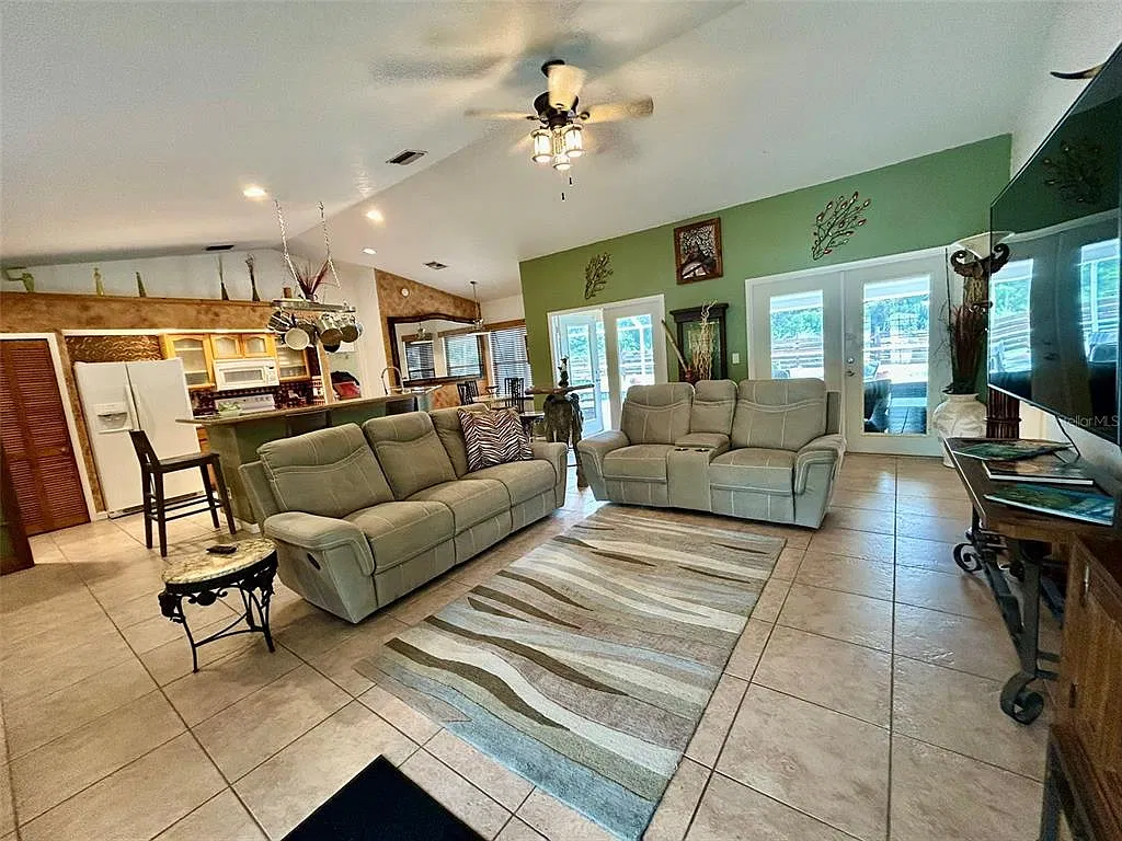 3 bed, 2.0 bath, 1466 sqft, $4,500 — Photo 4