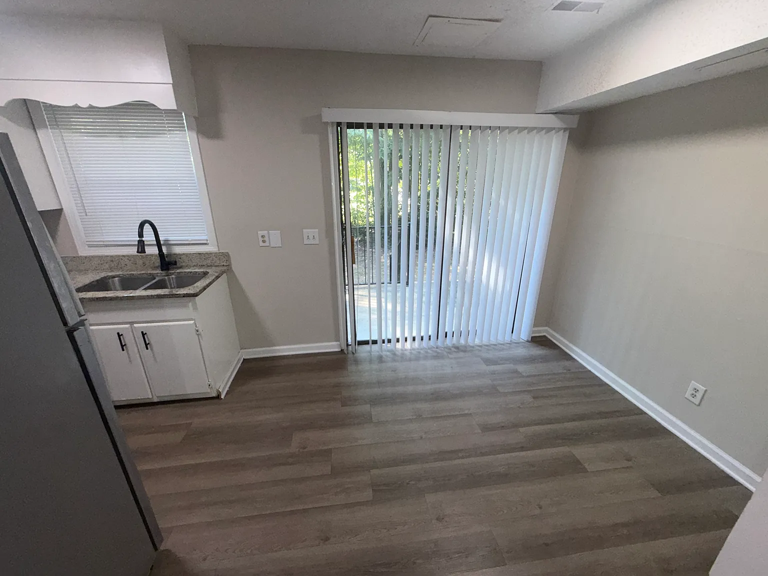 2 bed, 1.5 bath, 900 sqft, $1,200 — Photo 3