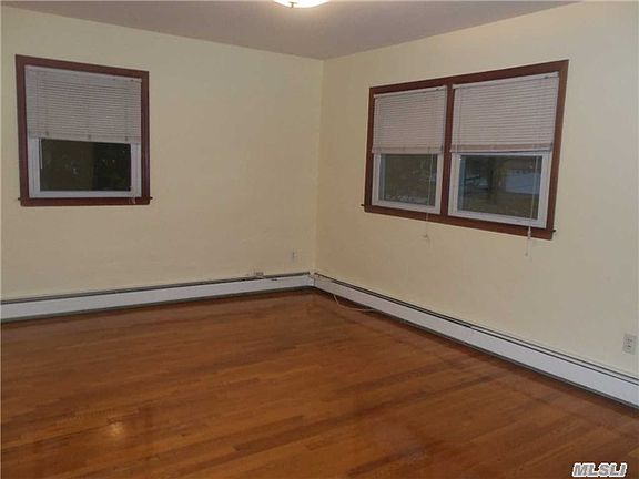 5th image of 242 Thompson Pl