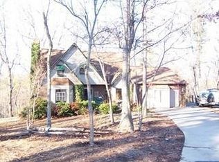 5320 Lee Dr, Hickory, NC 28602