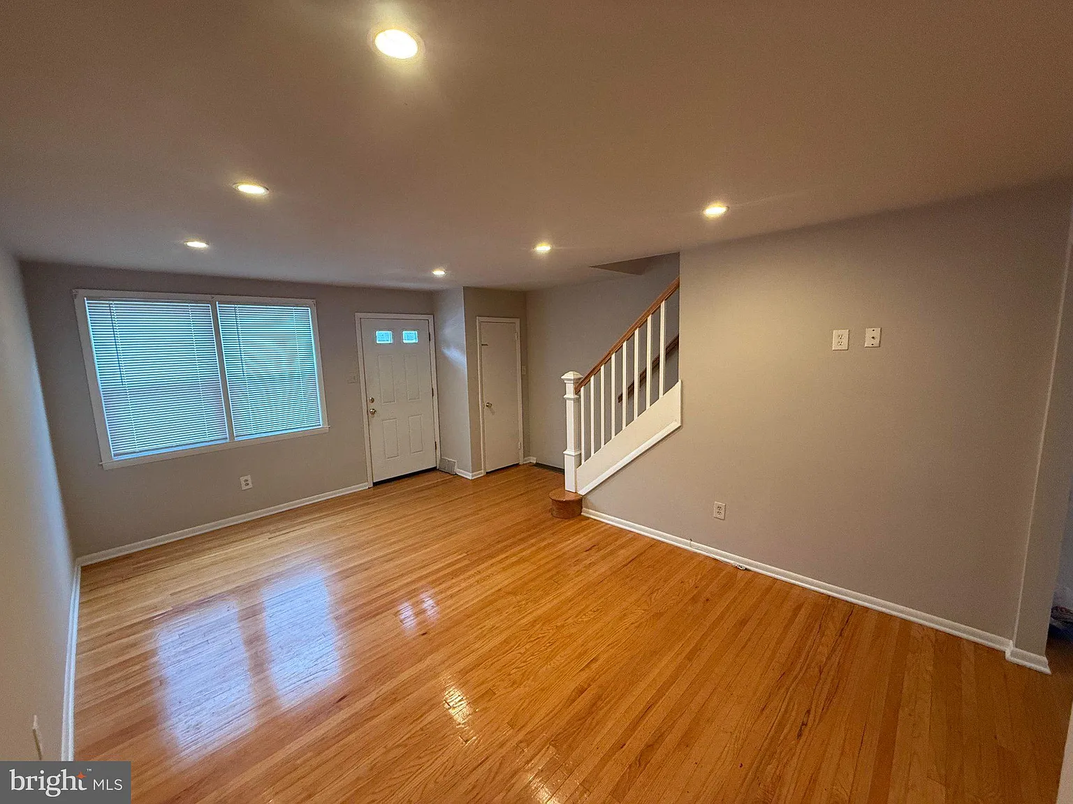 3 bed, 1.5 bath, 1216 sqft, $2,250 — Photo 3