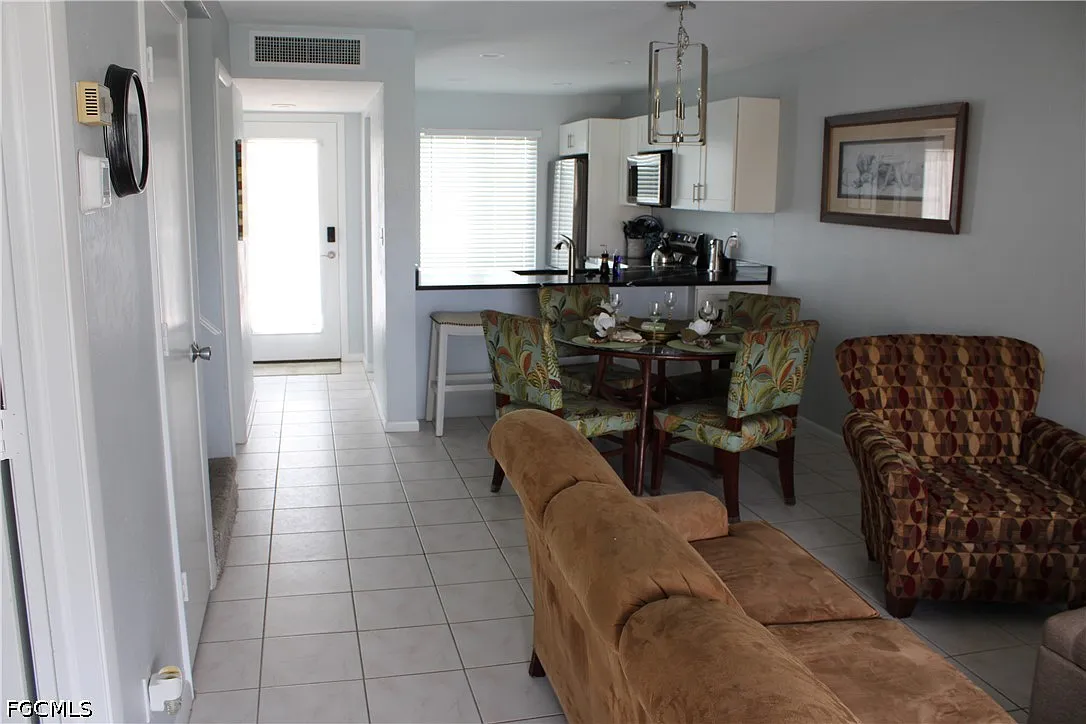 2 bed, 2.5 bath, 1289 sqft, $5,000 — Photo 4