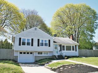 25 Burgess Pl, Groton, CT 06340
