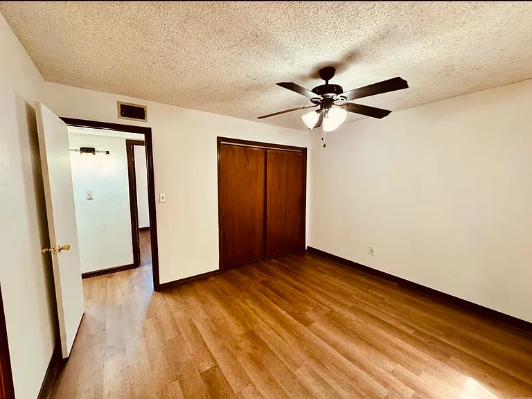 220 Long Beach Dr — Photo 16