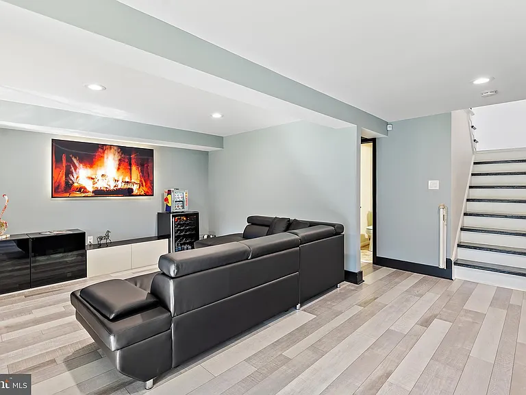 608 Winona Ct — Photo 39