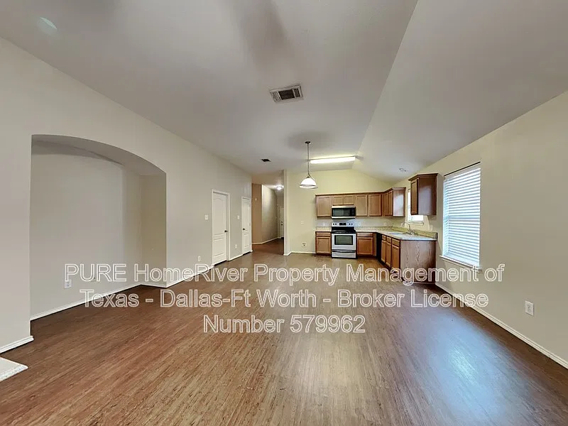 4 bed, 2.0 bath, 1575 sqft, $1,775 — Photo 2
