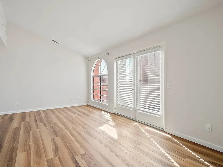 221 Donax Ave #11 — Photo 23