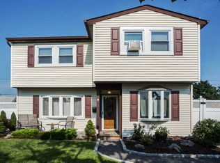 85 Ridge Ln, Levittown, NY 11756