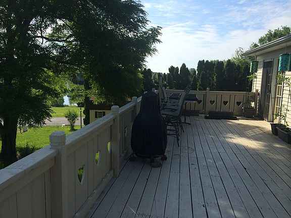 Oversized deck with lakeview