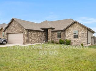 879 E Dyann Dr, Nixa, MO 65714