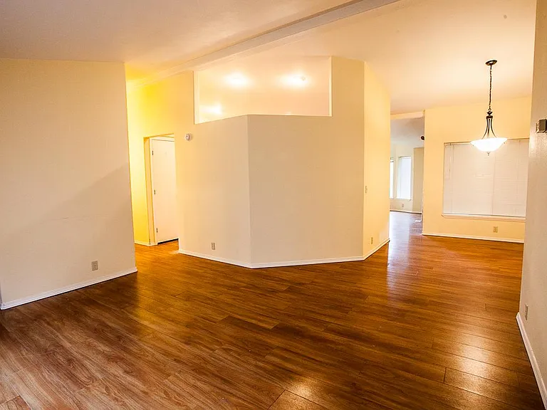 4040 Summitview Way — Photo 5