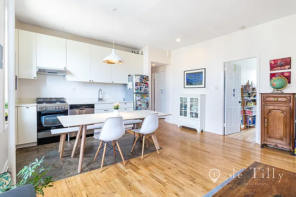 Sold by DE TILLY REAL ESTATE | media 6
