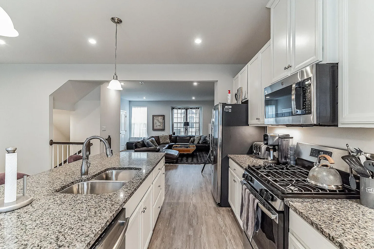 3 bed, 2.5 bath, 1750 sqft, $3,000 — Photo 4