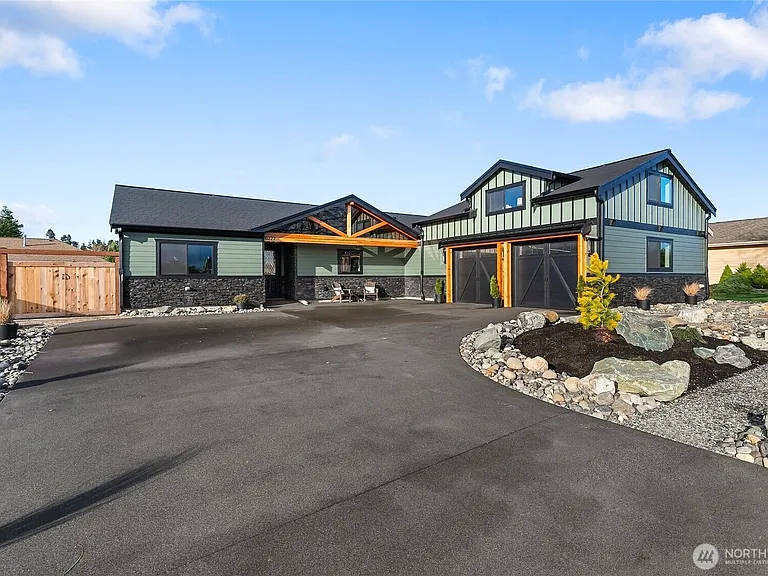 8227 Comox Rd — Photo 1