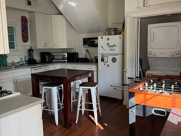 38 Bull St #D — Photo 9