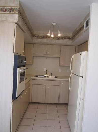 2nd image of 2516 Yorkshire St