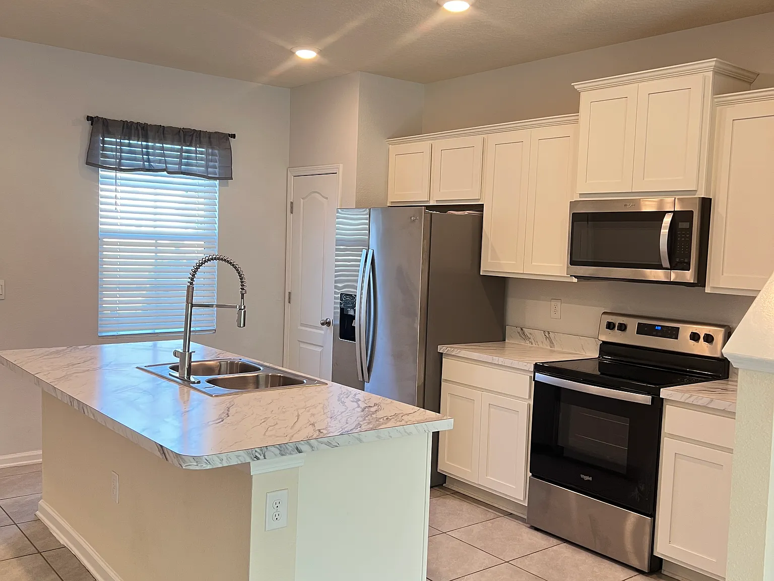 2 bed, 2.5 bath, 1109 sqft, $1,650 — Photo 3