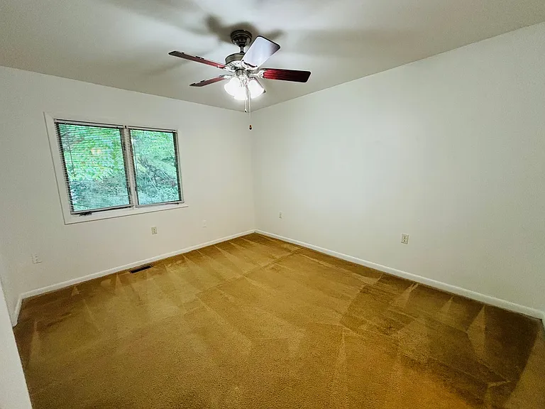 319 Shenandoah Cir — Photo 12